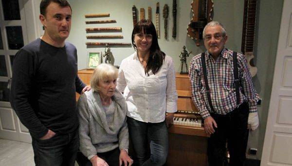 Maribel Tellaetxe con su marido y dos de sus hijos. Foto: Fernando Domingo Aldama