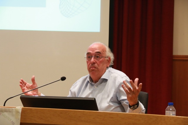 Albert Tuca da una charla en las Jornadas 'Vida Digna, Muerte Digna' en la Universidad de Santiago (julio de 2022)
